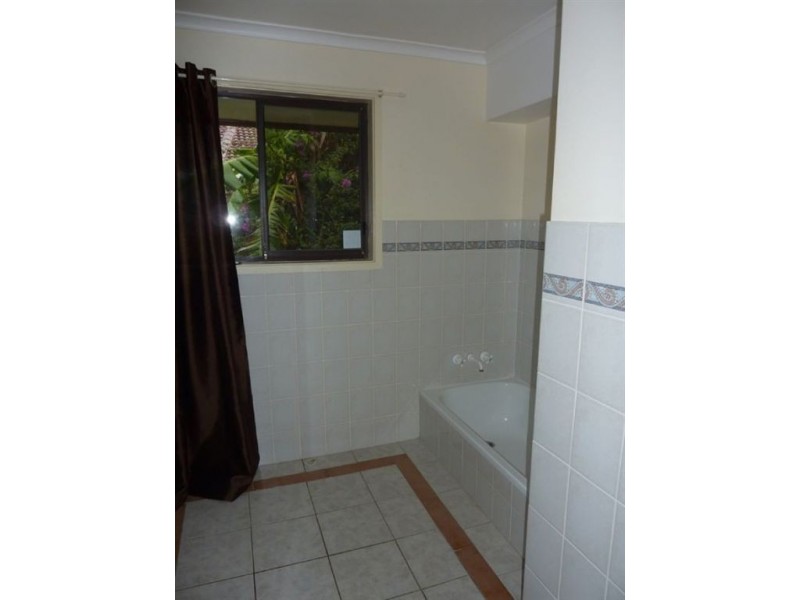 19 Dunkeith Avenue, Benowa QLD 4217