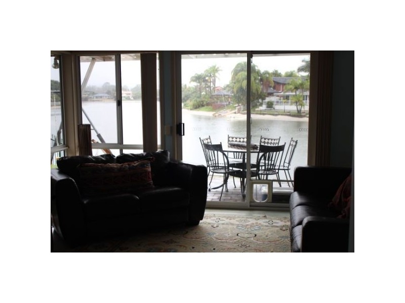 33 Waterdown Drive, Elanora QLD 4221