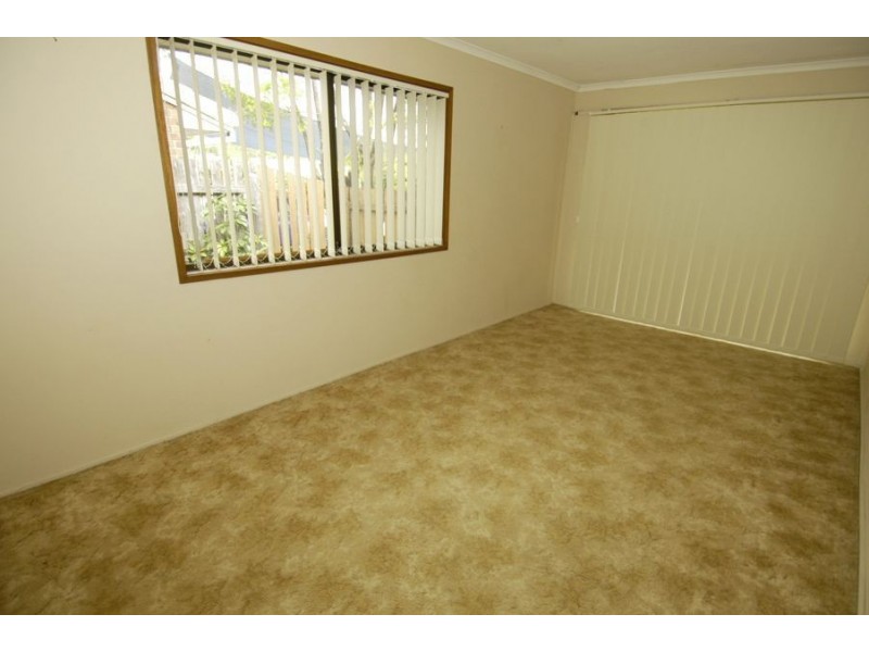 9 Canterbury Chase, Ashmore QLD 4214