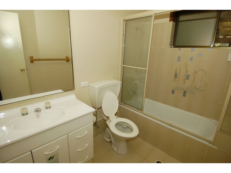 9 Canterbury Chase, Ashmore QLD 4214