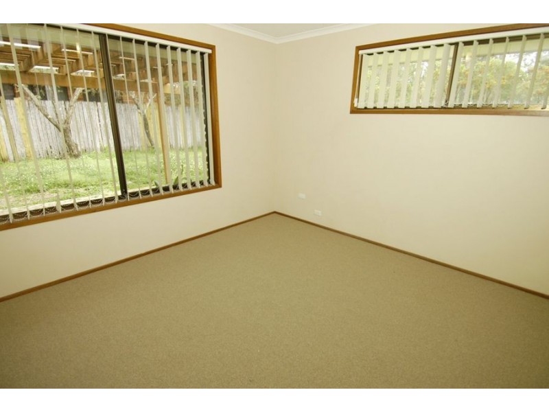 9 Canterbury Chase, Ashmore QLD 4214