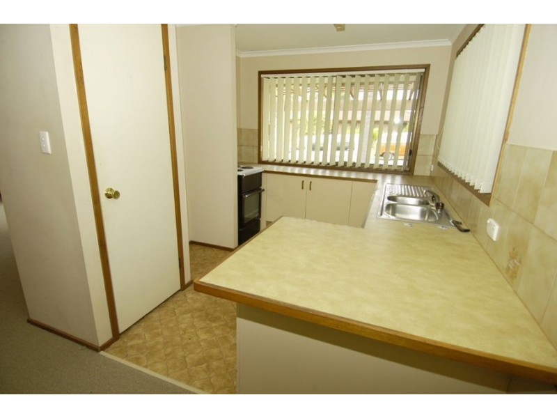 9 Canterbury Chase, Ashmore QLD 4214