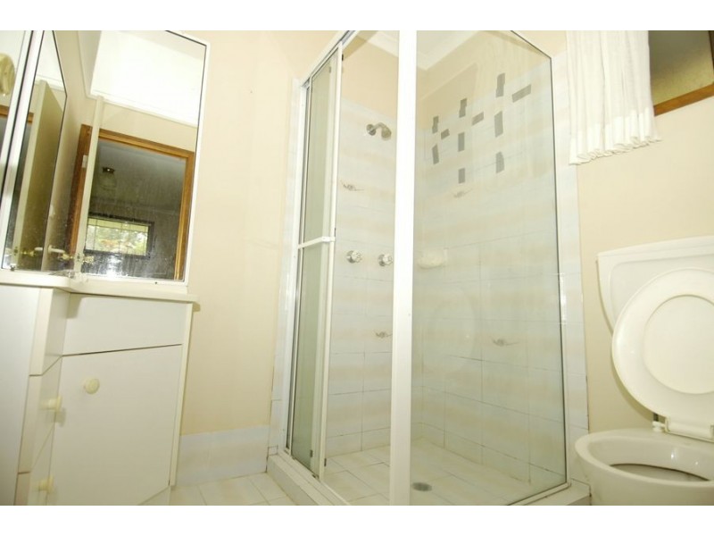 9 Canterbury Chase, Ashmore QLD 4214