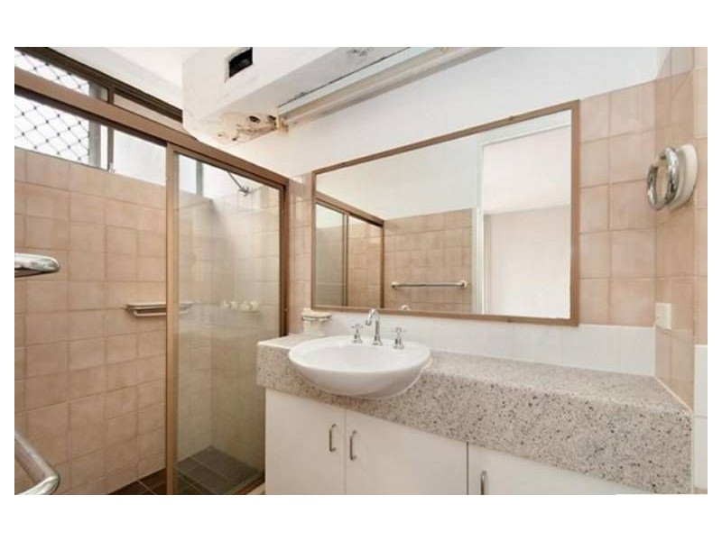 4/13 Federation Avenue, Broadbeach QLD 4218