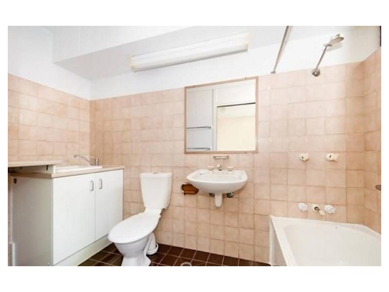 4/13 Federation Avenue, Broadbeach QLD 4218