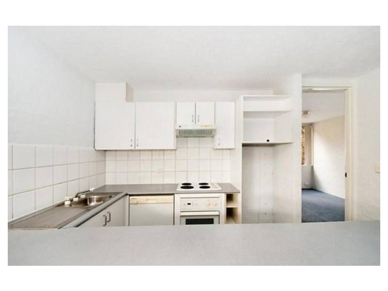 4/13 Federation Avenue, Broadbeach QLD 4218