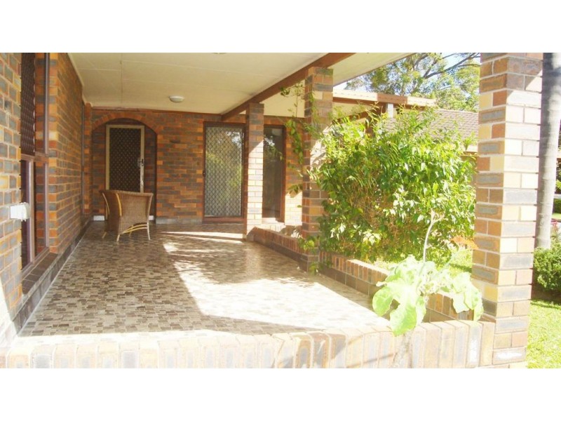 4 Binalong Drive, Ashmore QLD 4214