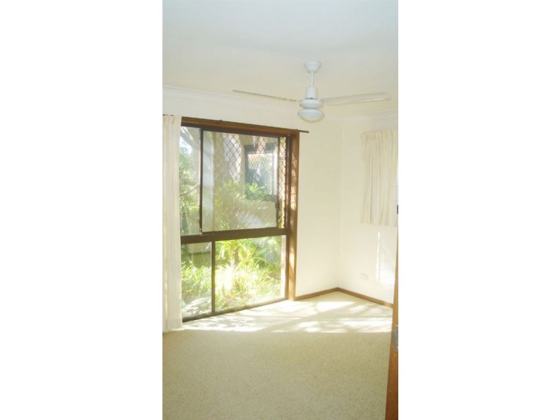 4 Binalong Drive, Ashmore QLD 4214