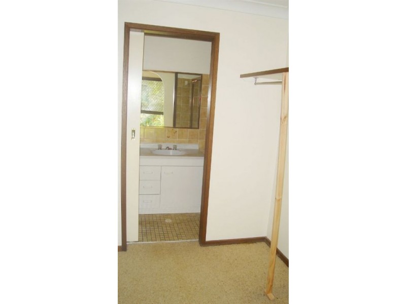 4 Binalong Drive, Ashmore QLD 4214