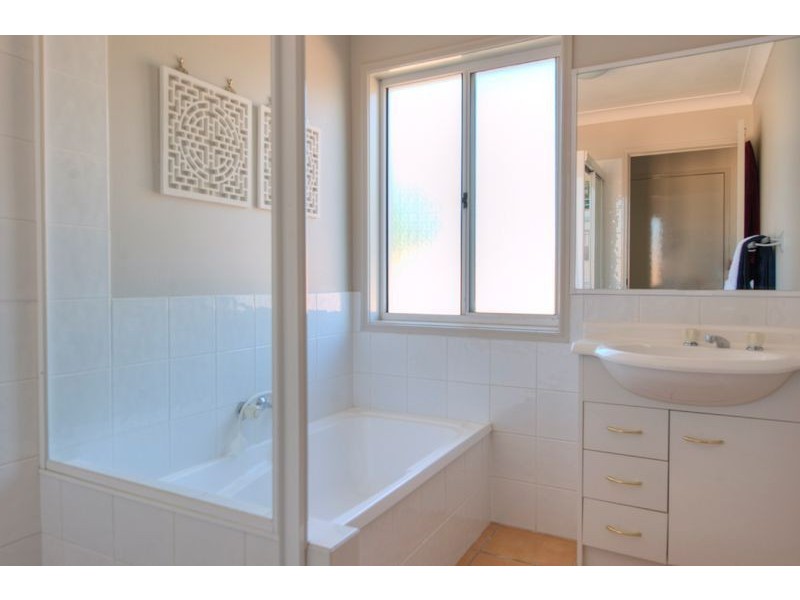 1 Oxbridge Chase, Arundel QLD 4214