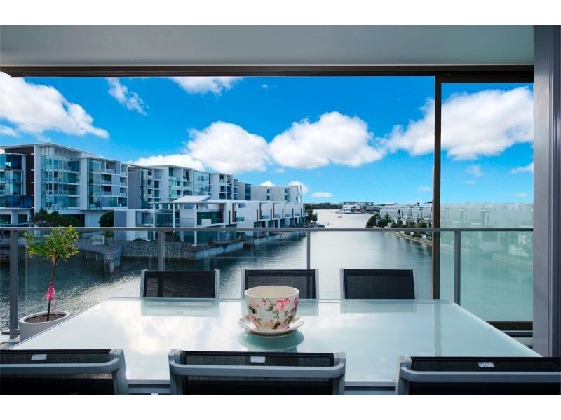 7301 Ephraim Island Parade, Paradise Point QLD 4216