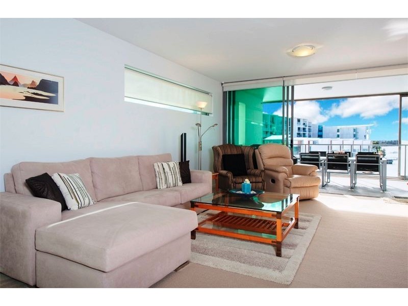 7301 Ephraim Island Parade, Paradise Point QLD 4216