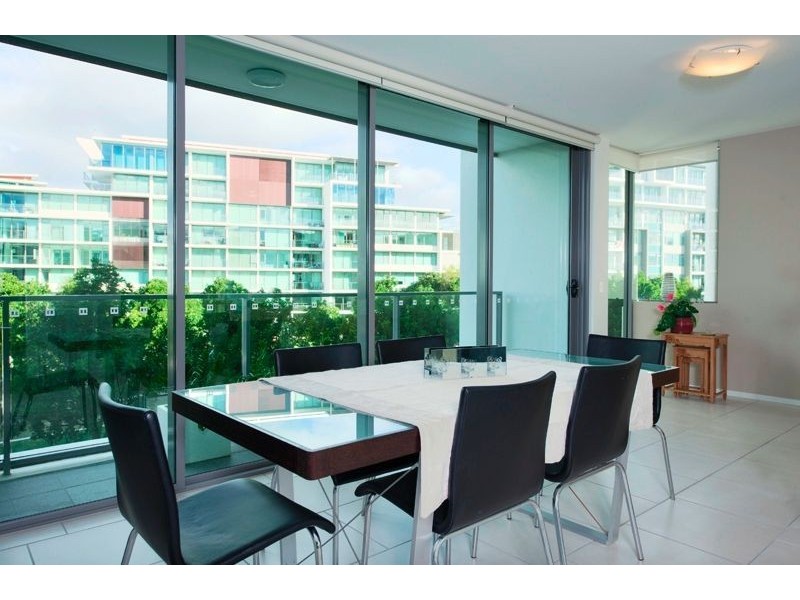 7301 Ephraim Island Parade, Paradise Point QLD 4216