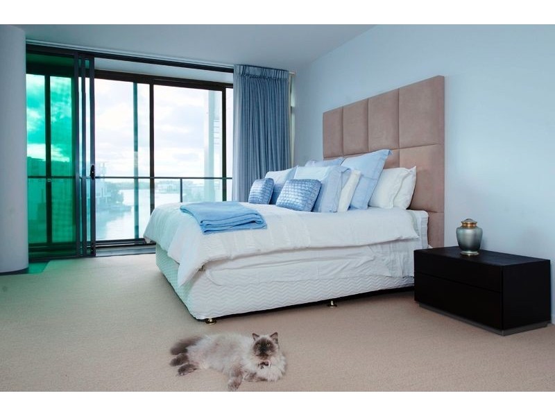 7301 Ephraim Island Parade, Paradise Point QLD 4216