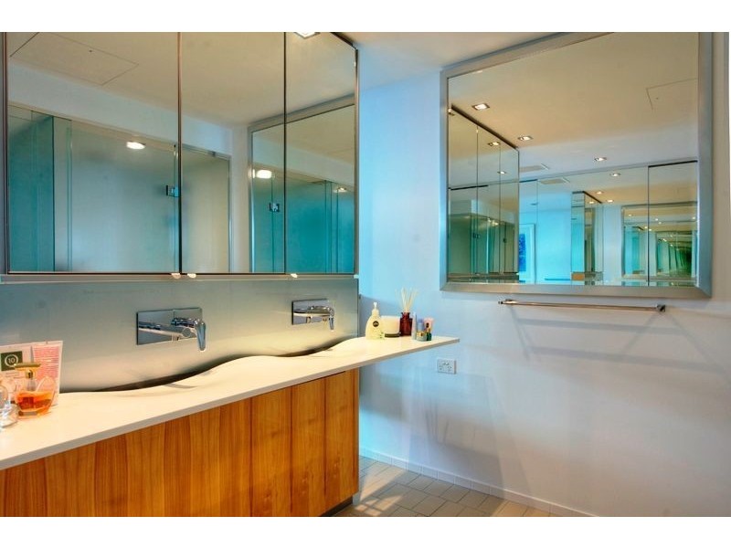 7301 Ephraim Island Parade, Paradise Point QLD 4216