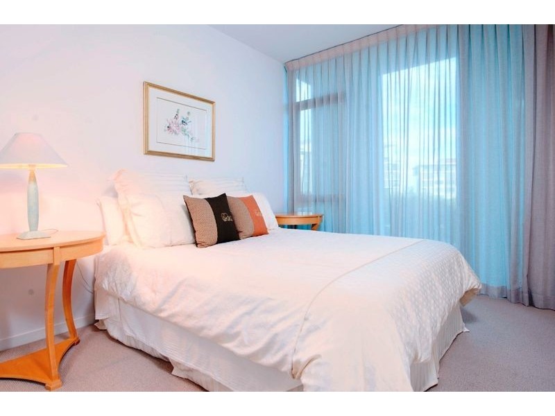 7301 Ephraim Island Parade, Paradise Point QLD 4216