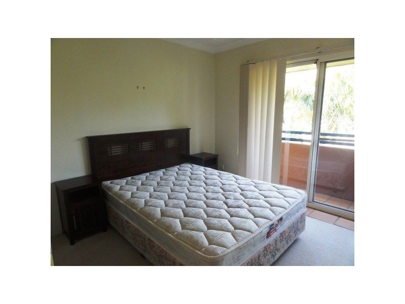 23/10-14 Purli Street “Chez Chaz”, Chevron Island QLD 4217