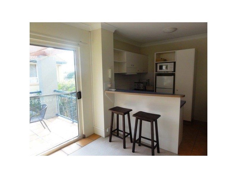 23/10-14 Purli Street “Chez Chaz”, Chevron Island QLD 4217