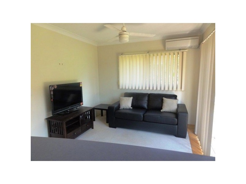 23/10-14 Purli Street “Chez Chaz”, Chevron Island QLD 4217