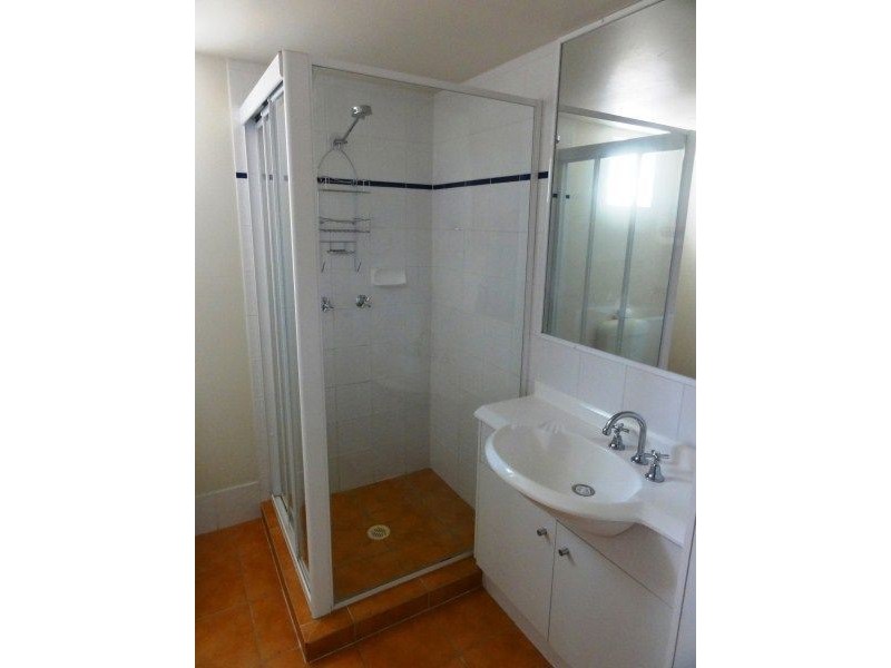 23/10-14 Purli Street “Chez Chaz”, Chevron Island QLD 4217