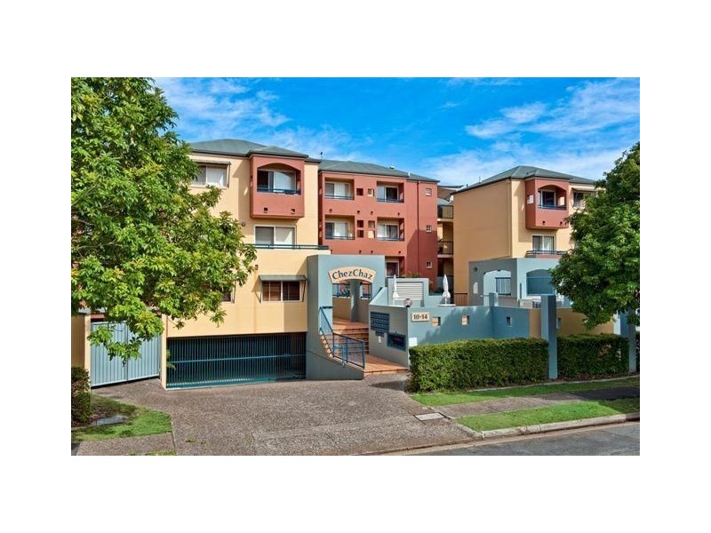 23/10-14 Purli Street “Chez Chaz”, Chevron Island QLD 4217