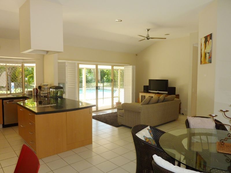 47 Marbella Drive, Benowa QLD 4217