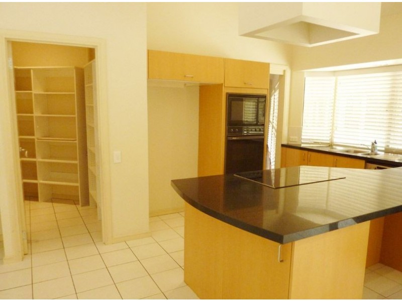 47 Marbella Drive, Benowa QLD 4217