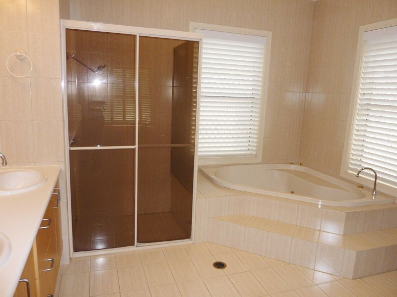 47 Marbella Drive, Benowa QLD 4217