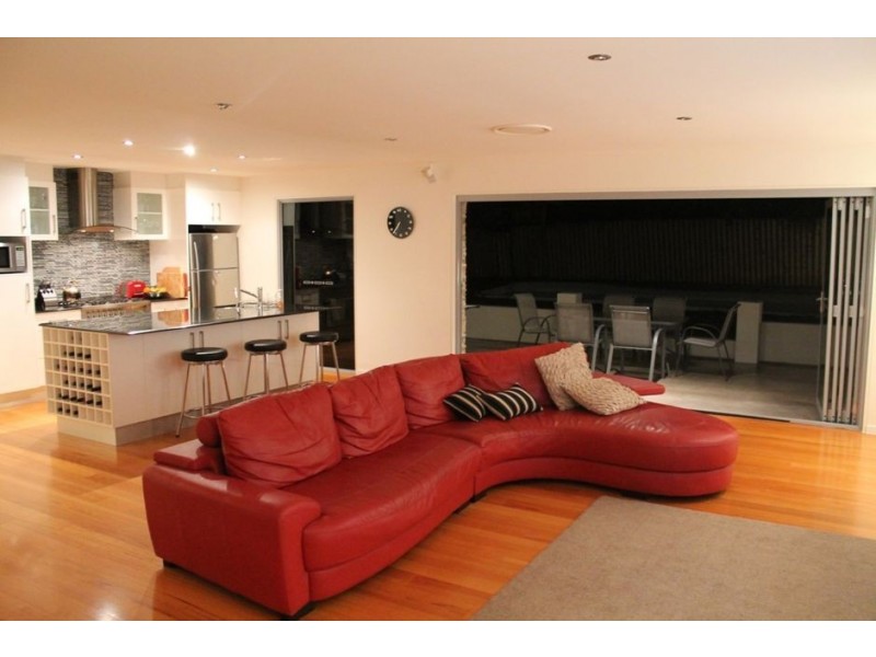 6 Darel Drive, Ashmore QLD 4214