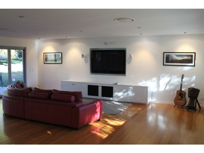 6 Darel Drive, Ashmore QLD 4214