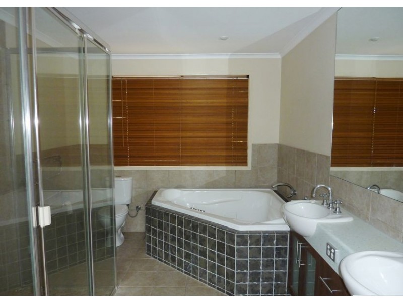 3 Kanni Court, Ashmore QLD 4214