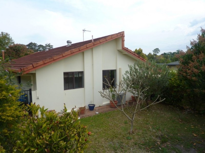 16 Warrigal Crescent, Ashmore QLD 4214