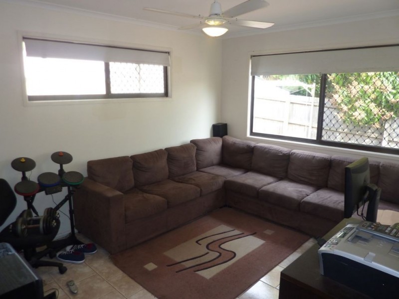 16 Warrigal Crescent, Ashmore QLD 4214