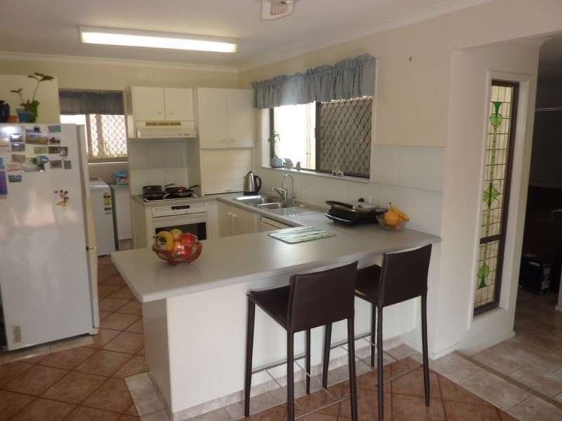 16 Warrigal Crescent, Ashmore QLD 4214