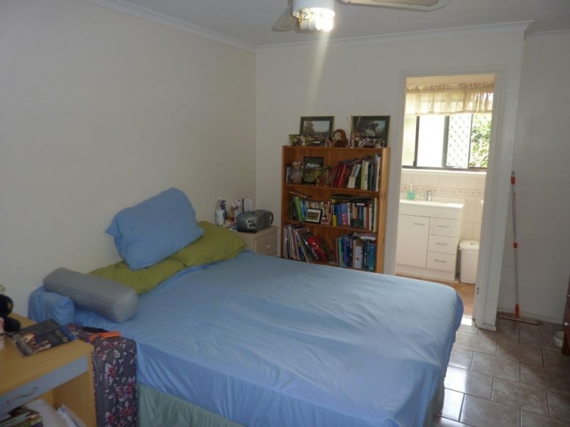 16 Warrigal Crescent, Ashmore QLD 4214