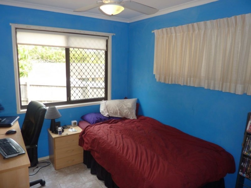 16 Warrigal Crescent, Ashmore QLD 4214