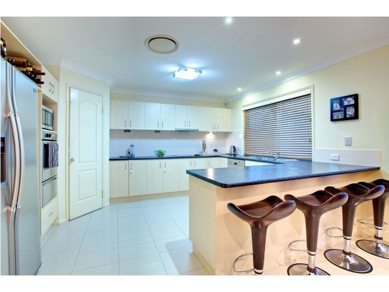 4 Pool Street, Hope Island QLD 4212