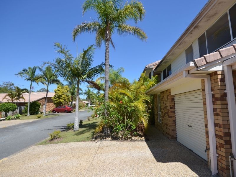 2/105 Ridgeway Avenue, Southport QLD 4215