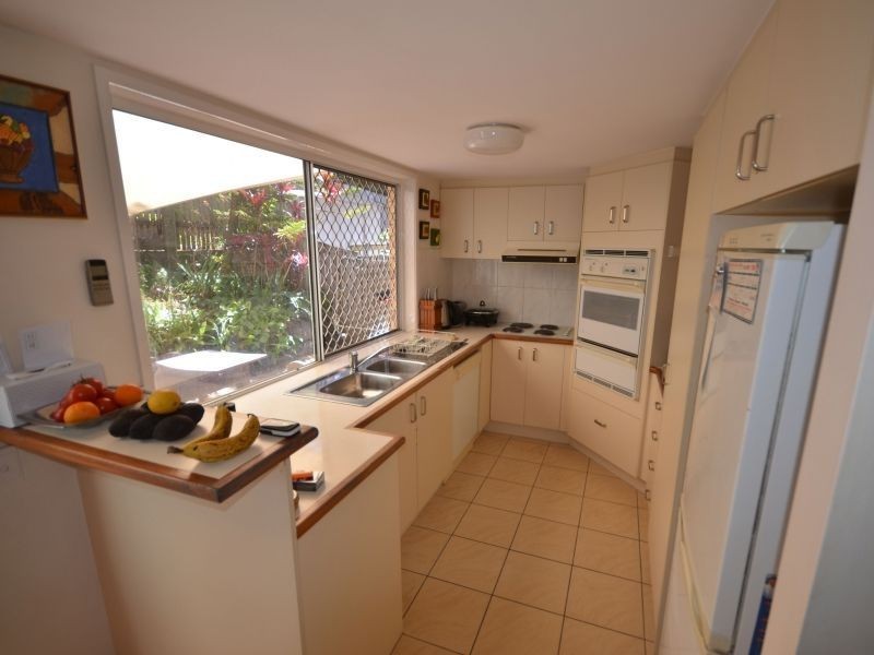 2/105 Ridgeway Avenue, Southport QLD 4215