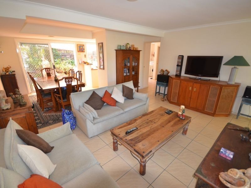 2/105 Ridgeway Avenue, Southport QLD 4215