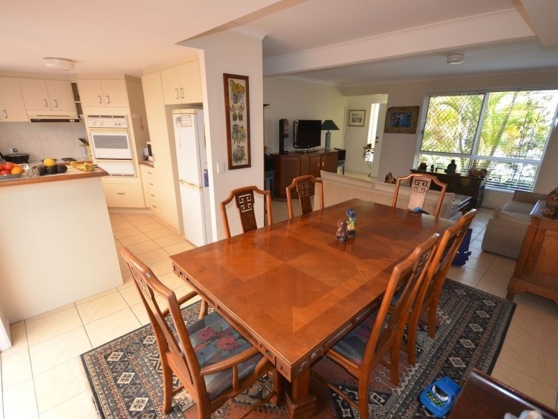 2/105 Ridgeway Avenue, Southport QLD 4215