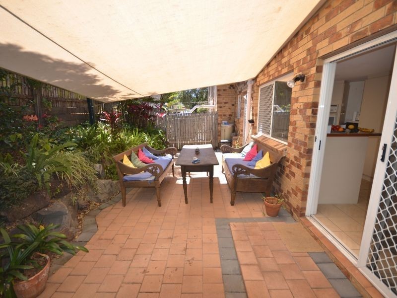 2/105 Ridgeway Avenue, Southport QLD 4215