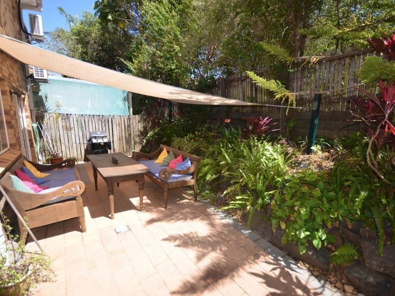 2/105 Ridgeway Avenue, Southport QLD 4215