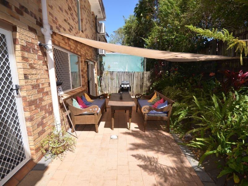 2/105 Ridgeway Avenue, Southport QLD 4215