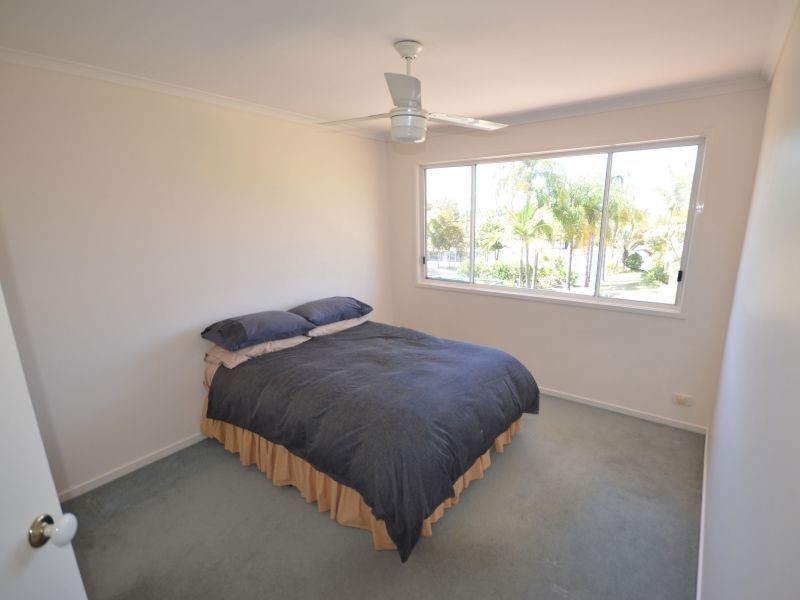 2/105 Ridgeway Avenue, Southport QLD 4215