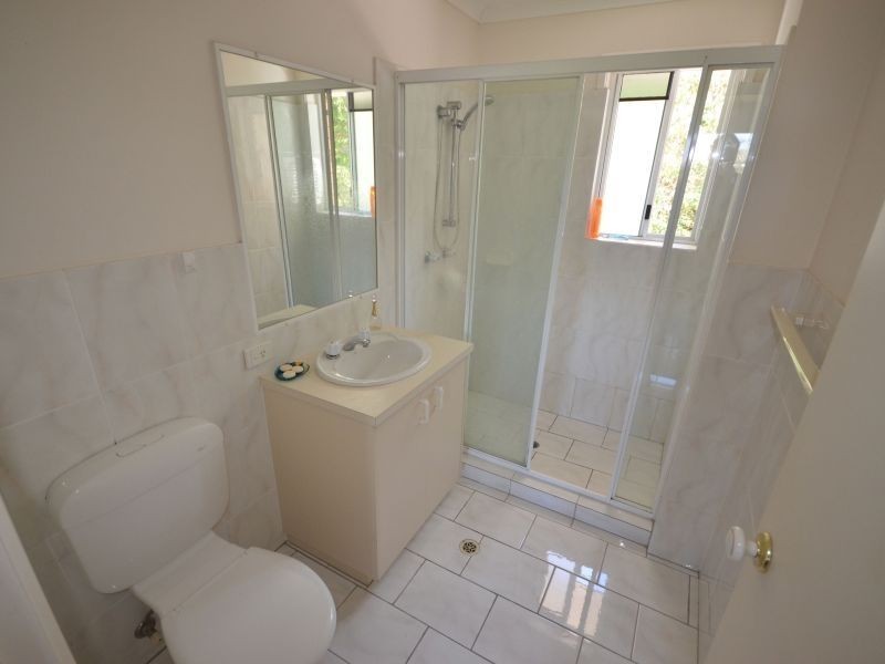 2/105 Ridgeway Avenue, Southport QLD 4215