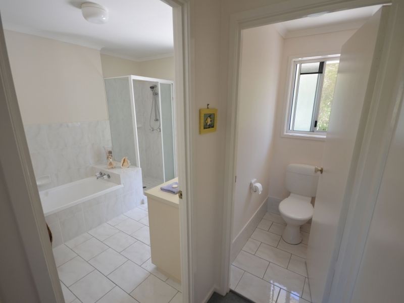 2/105 Ridgeway Avenue, Southport QLD 4215