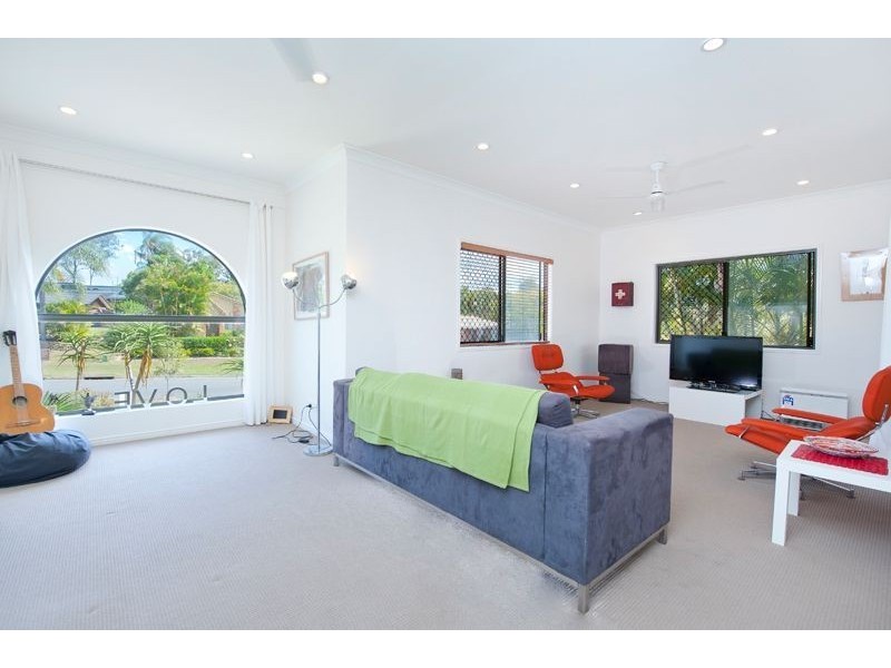 9 Ainsley Avenue, Ashmore QLD 4214