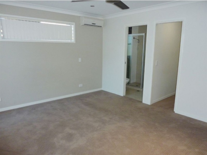 2/5A Ashton Street, Labrador QLD 4215