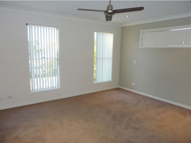 2/5A Ashton Street, Labrador QLD 4215